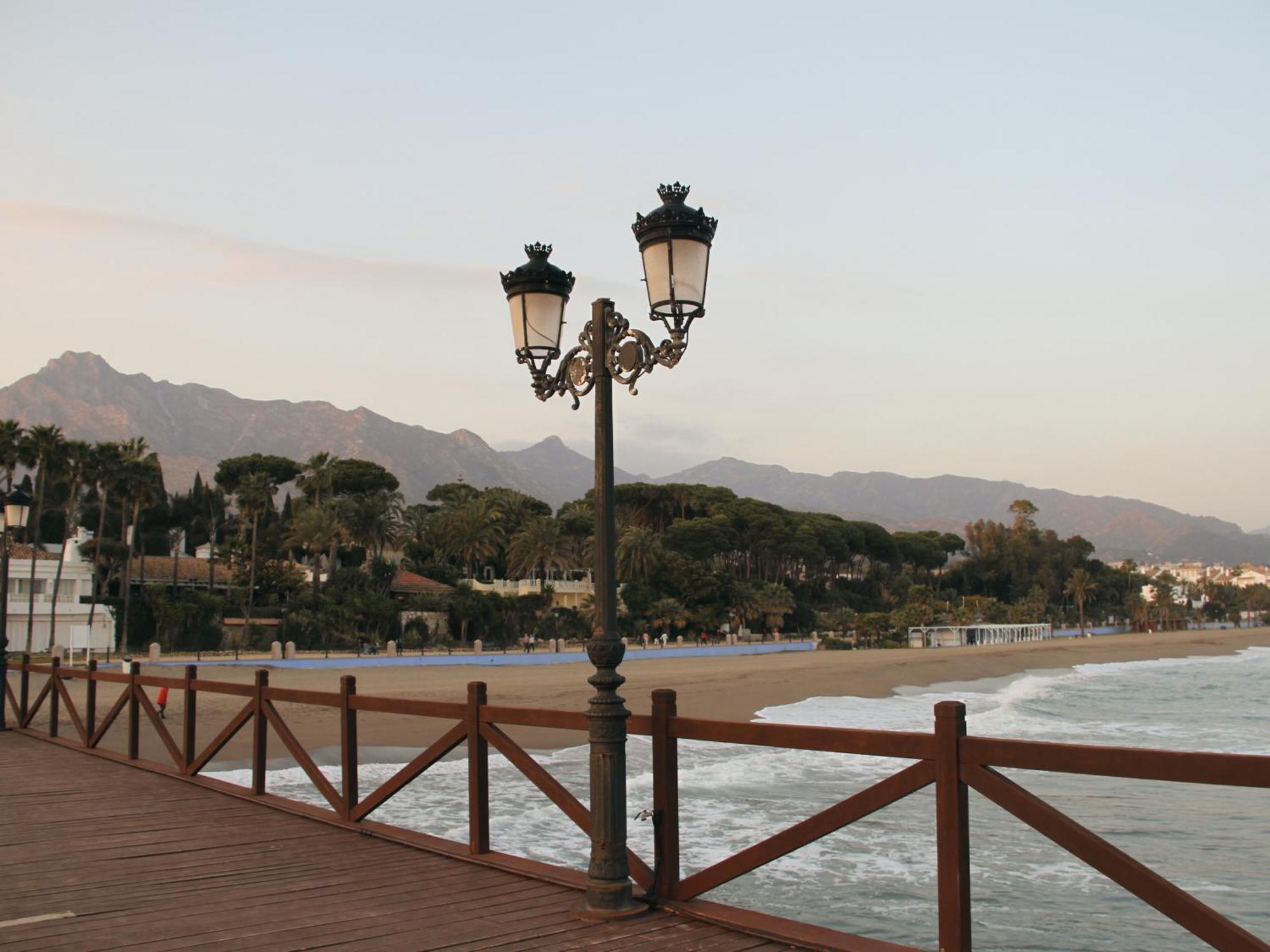 Vacation Marbella: Modern Beachfront Flat With Pool At Puente *