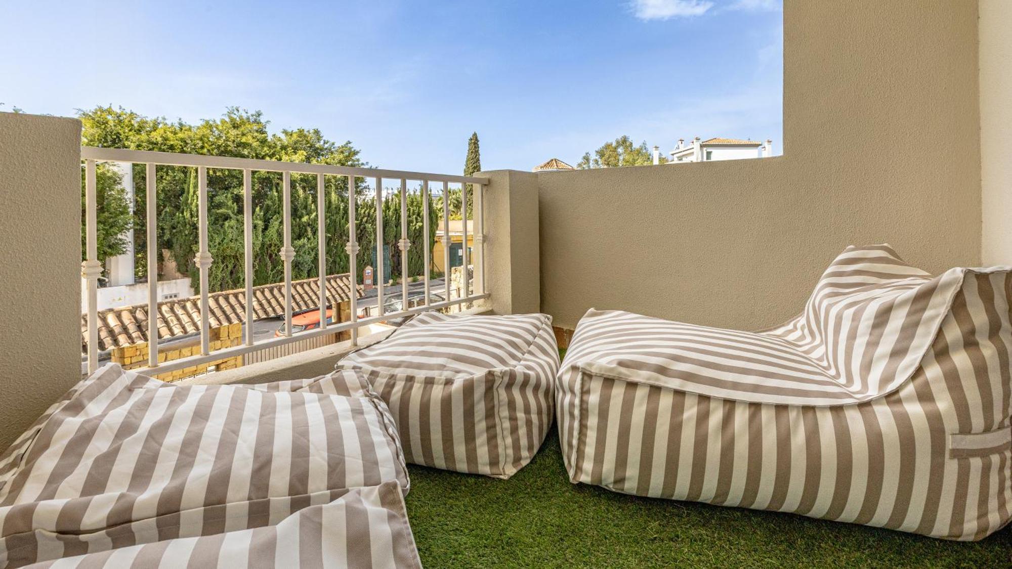 Vacation Marbella: Modern Beachfront Flat With Pool At Puente Apartment