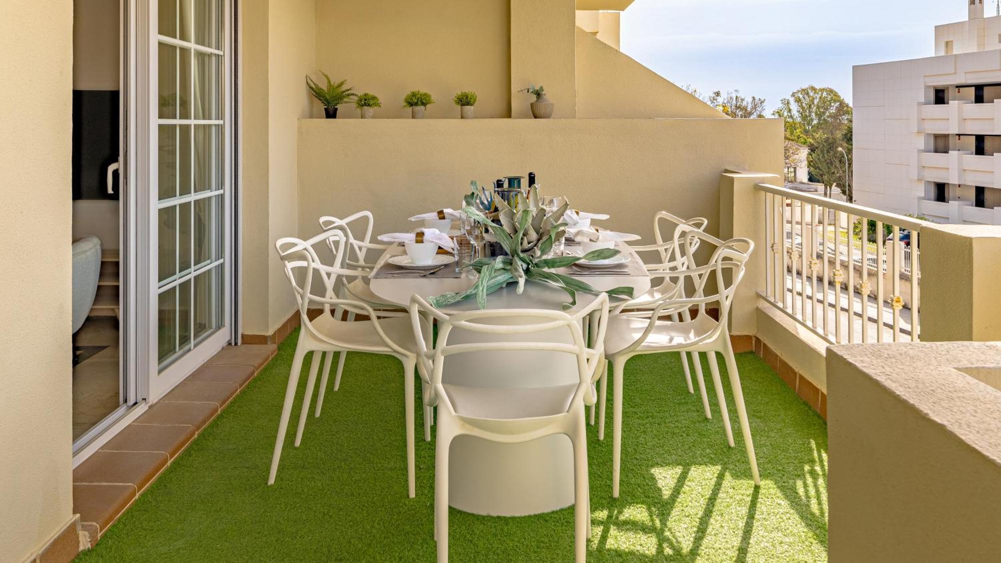 Vacation Marbella: Modern Beachfront Flat With Pool At Puente *