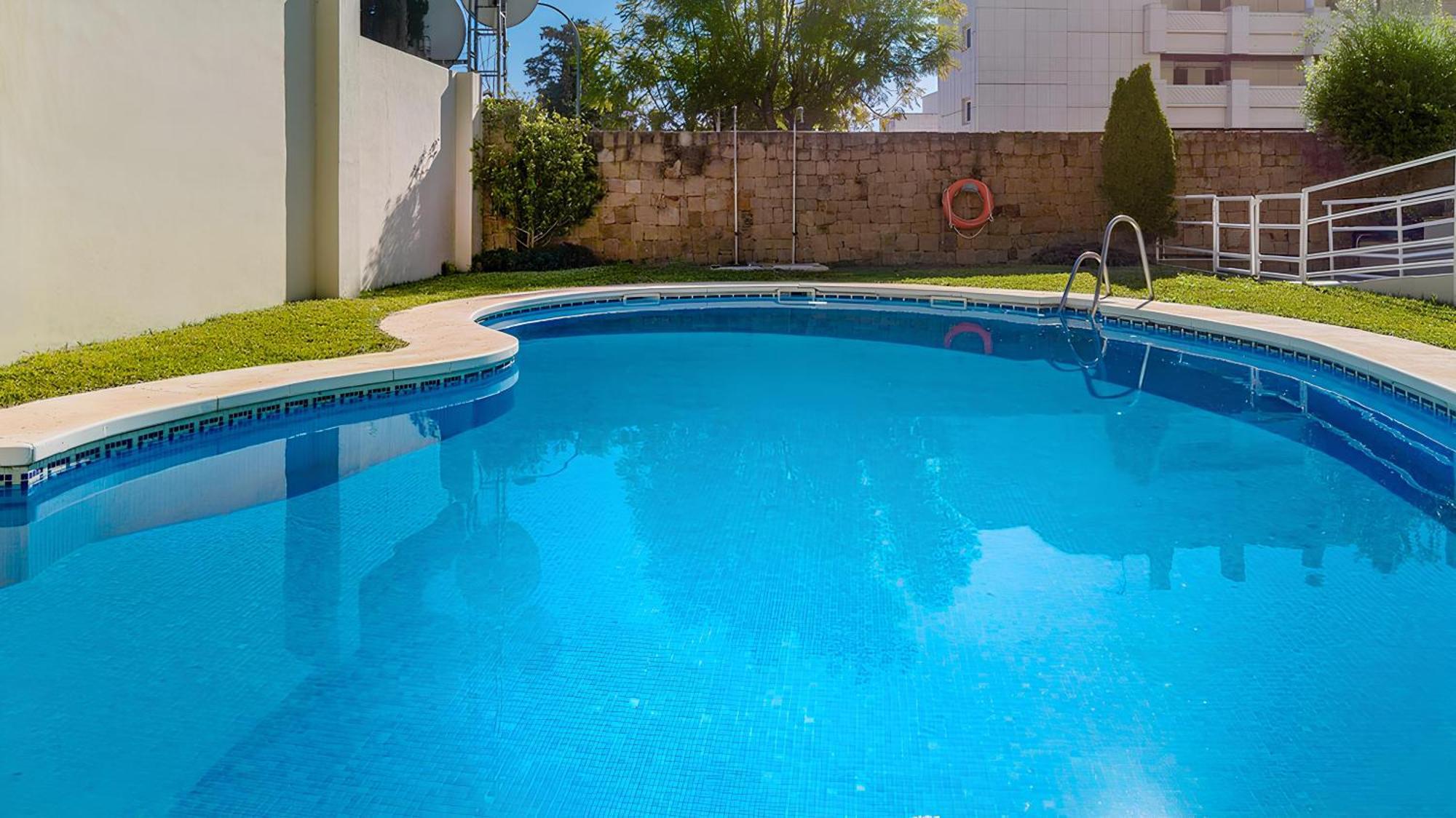 Vacation Marbella: Modern Beachfront Flat With Pool At Puente * Marbella