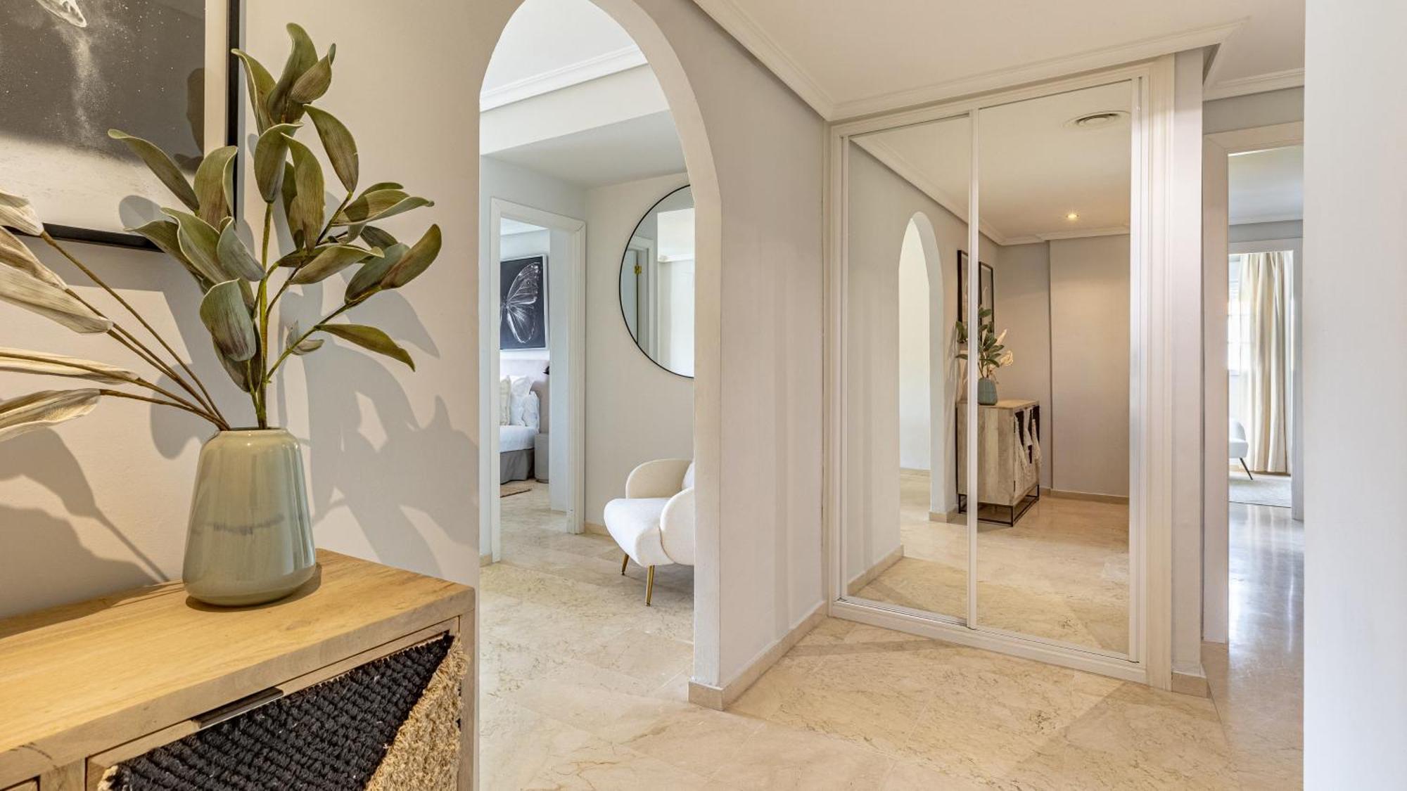 Apartment Vacation Marbella: Modern Beachfront Flat With Pool At Puente Marbella